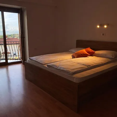Apartma Domacija Bole * Sezana
